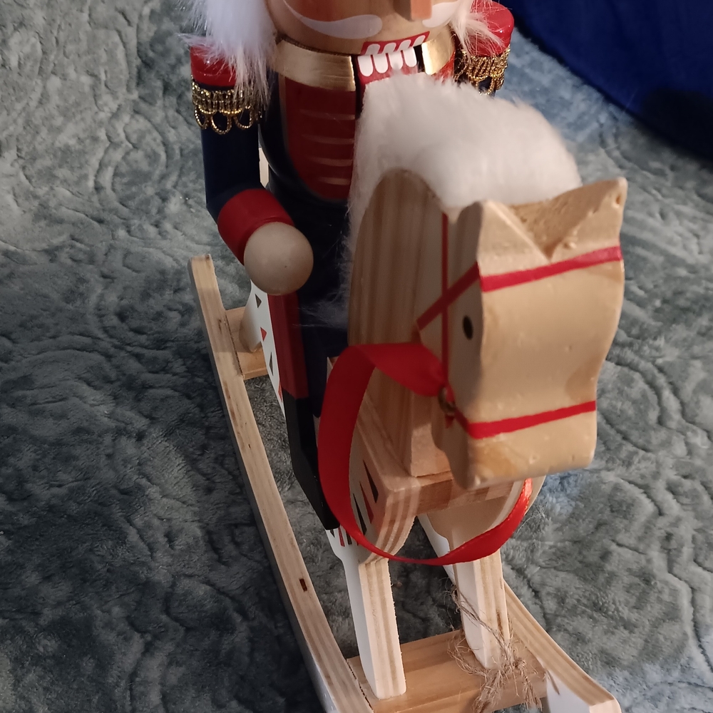 Nutcracker Wood - Picture 4 of 9